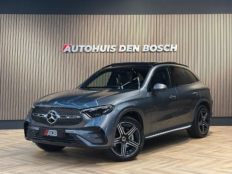 Grijs Gebruikt 2023 Mercedes GLC400d AMG line SUV | € 71.690 (Eerlijke prijs) - Afbeelding 1/4