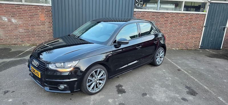 Zwart Occasion 2014 Audi A1 Sportback Admired Hatchback | € 5.950 (Eerlijke prijs) - Afbeelding 1/4