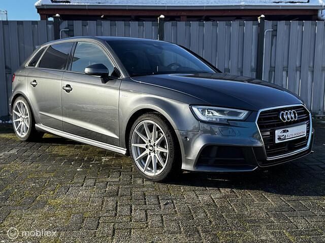 Grijs Occasion 2020 Audi A3 Sportback S-Line Hatchback | € 19.950 (Super prijs) - Afbeelding 1/4