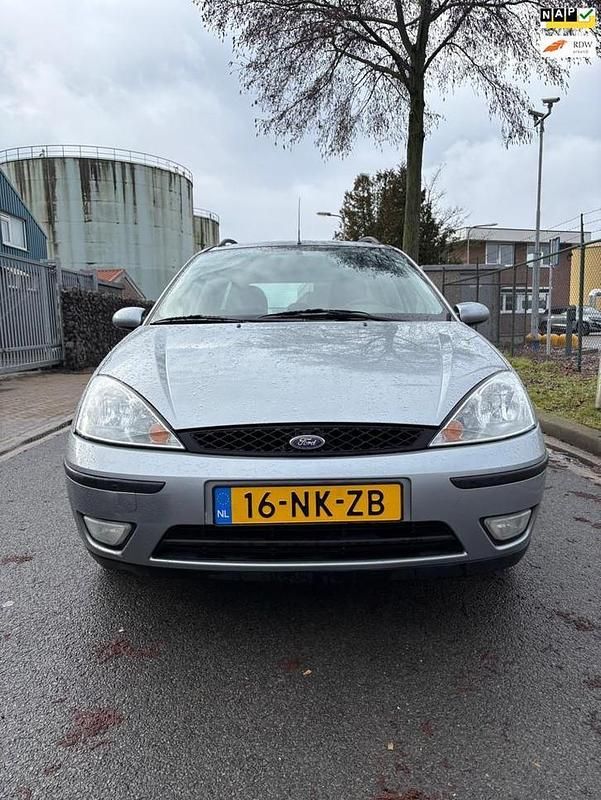 Occasion Ford Focus Trend 101 PK (74 kW) 2003 Grijs Stationwagen