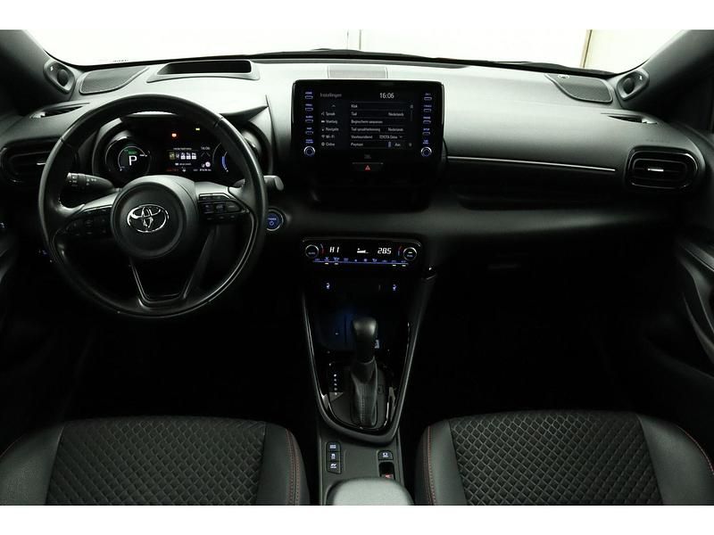 Occasion Toyota Yaris Edition 116 PK (85 kW) 2021 Rood Hatchback