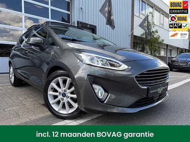 Grijs Gebruikt 2017 Ford Fiesta Titanium Hatchback | € 15.950 (Duur) - Afbeelding 1/4