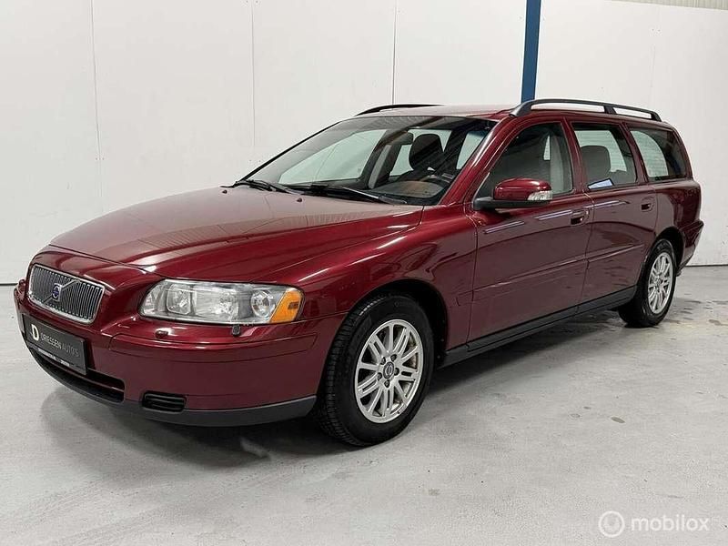 Rood Gebruikt 2006 Volvo V70 Kinetic Stationwagen | € 11.945 (Duur) - Afbeelding 1/4