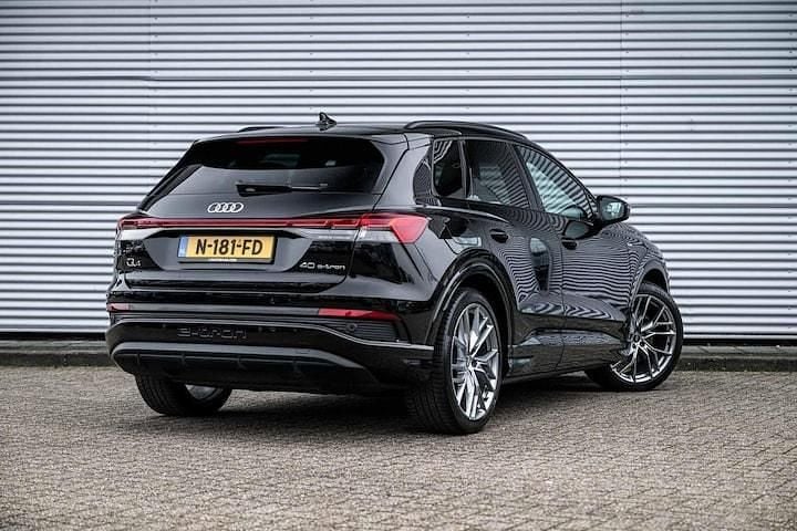 Occasion Audi Q4 e-tron Competition 150 kW (204 PK) 2021 Zwart (metallic) SUV