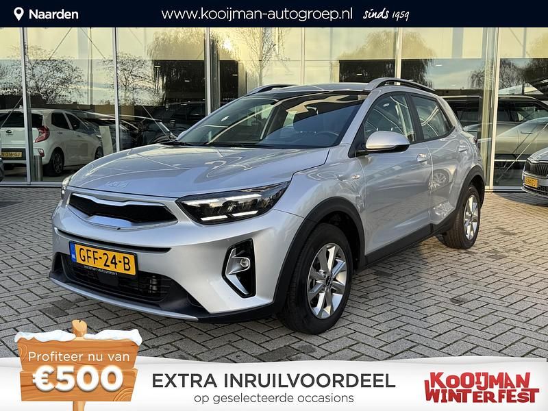 Grijs Occasion 2024 Kia Stonic SUV | € 22.900 (Eerlijke prijs) - Afbeelding 1/4