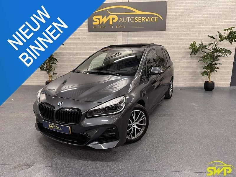 Grijs Gebruikt 2020 BMW 220 Gran Tourer Executive MPV | € 25.950 (Eerlijke prijs) - Afbeelding 1/4