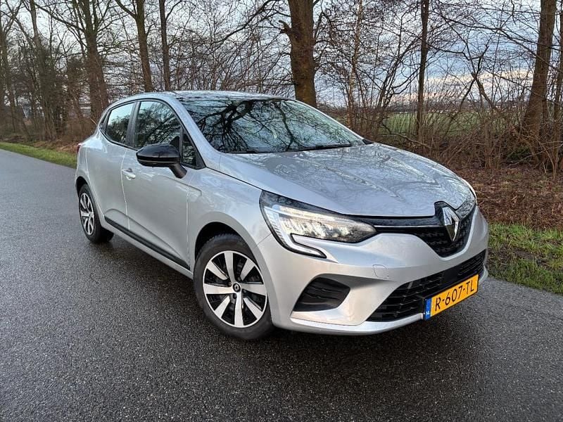 Grijs Gebruikt 2022 Renault Clio V Hatchback | € 13.799 (Goede deal) - Afbeelding 1/4
