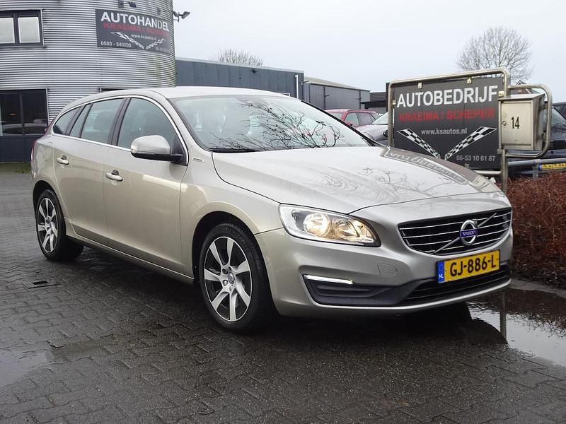 Grijs Gebruikt 2015 Volvo V60 Momentum Stationwagen | € 7.750 (Super prijs) - Afbeelding 1/4