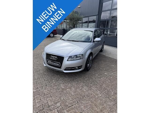 Grijs Gebruikt 2010 Audi A3 Sportback Attraction Hatchback | € 6.250 (Goede deal) - Afbeelding 1/4