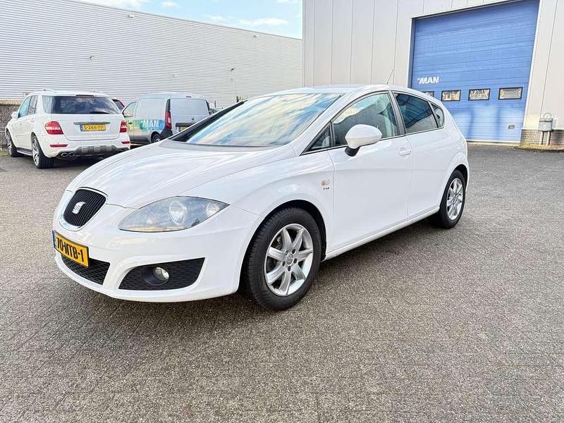 Wit Occasion 2010 Seat Leon MPV | € 3.250 (Iets duurder) - Afbeelding 1/4
