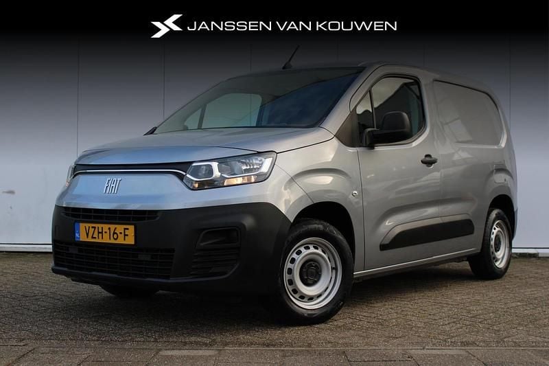 Grijs Gebruikt 2023 Fiat Doblò MPV | € 14.772 (Super prijs) - Afbeelding 1/4