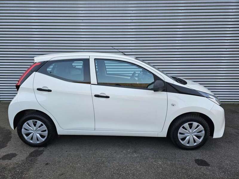 Wit Gebruikt 2017 Toyota Aygo Hatchback | € 9.250 (Eerlijke prijs) - Afbeelding 1/4
