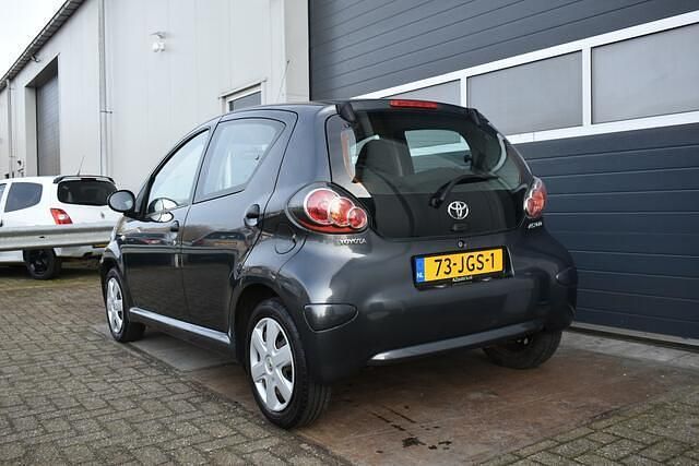 Occasion Toyota Aygo 68 PK (50 kW) 2009 Grijs Hatchback