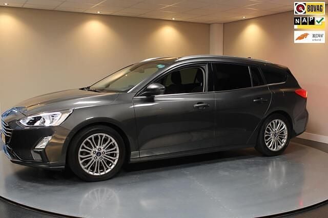 Grijs (metallic) Occasion 2019 Ford Focus Business Edition Stationwagen | € 14.440 (Goede deal) - Afbeelding 1/4