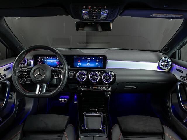 Occasion Mercedes A180 AMG line Plus 136 PK (100 kW) 2025 Grijs Sedan