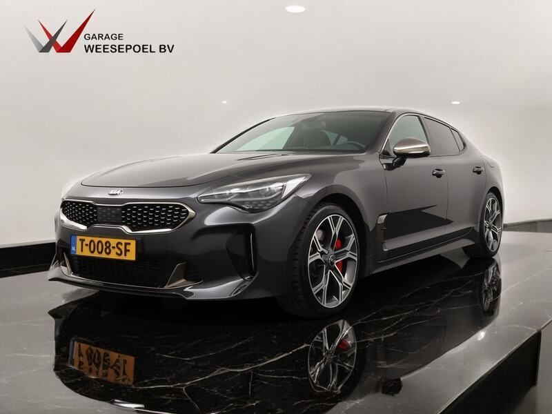 Grijs Gebruikt 2018 Kia Stinger Hatchback | € 39.950 - Afbeelding 1/3