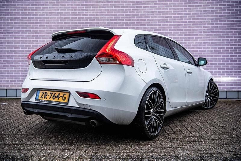 Occasion Volvo V40 Dynamic 2019 Wit Hatchback