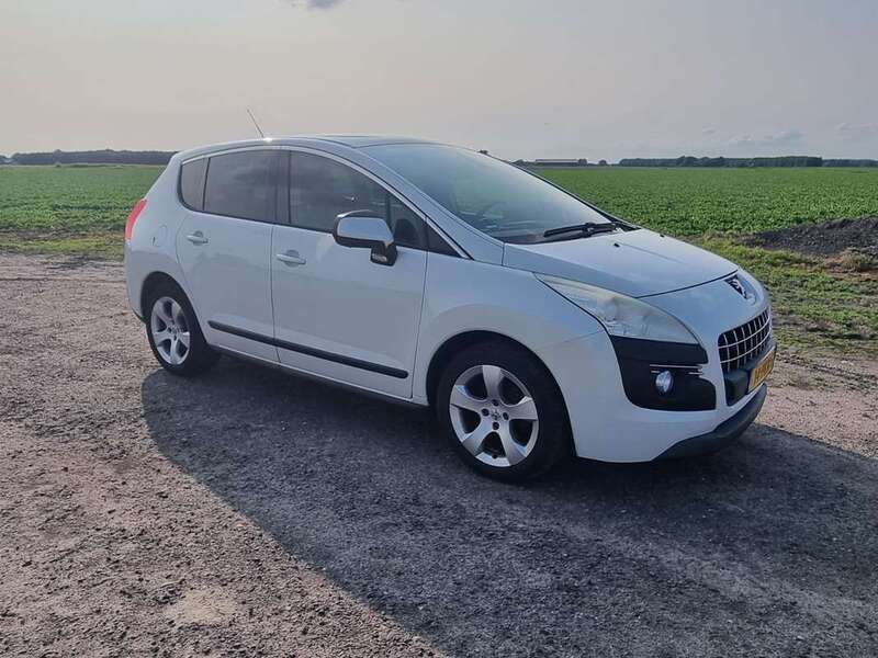 Wit Gebruikt 2011 Peugeot 3008 Stationwagen | € 5.450 (Duur) - Afbeelding 1/4