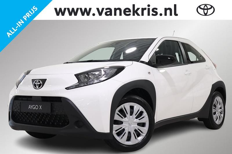 Wit Gebruikt 2025 Toyota Aygo X Play SUV | € 20.499 - Afbeelding 1/4