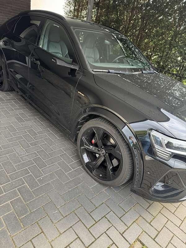Zwart Occasion 2021 Audi e-tron SUV | € 39.000 (Iets duurder) - Afbeelding 1/4