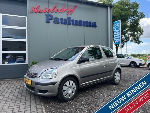 Grijs Gebruikt 2004 Toyota Yaris Hatchback | € 2.950 (Eerlijke prijs) - Afbeelding 1/4