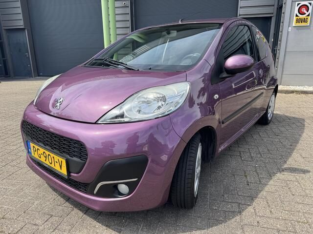 Paars Gebruikt 2014 Peugeot 107 Active Hatchback | € 4.250 (Eerlijke prijs) - Afbeelding 1/4