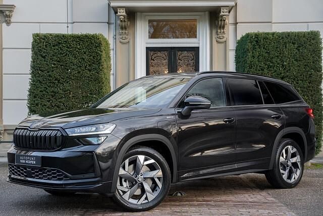 Zwart Nieuw 2025 Skoda Kodiaq SportLine SUV | € 49.940 (Super prijs) - Afbeelding 1/4