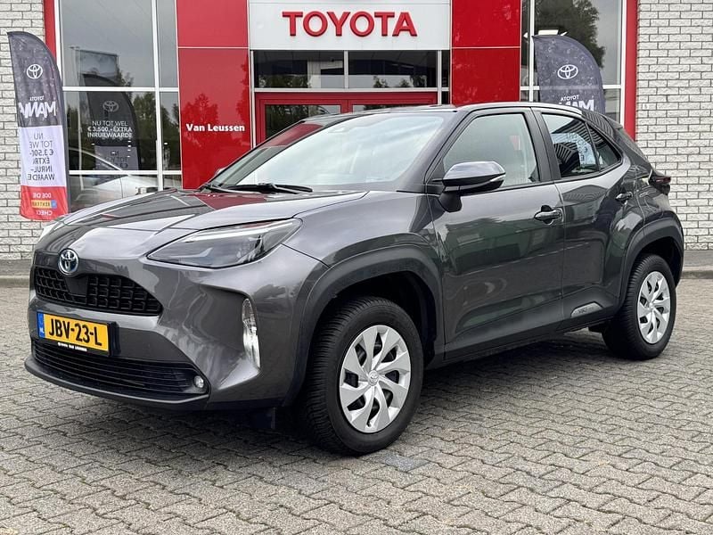 Grijs Gebruikt 2024 Toyota Yaris Cross Active SUV | € 25.200 (Goede deal) - Afbeelding 1/4