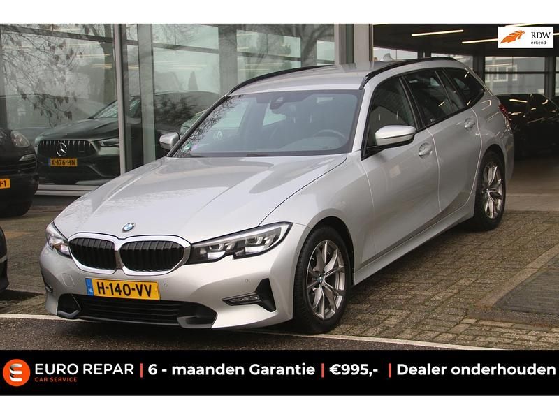 Grijs Gebruikt 2020 BMW 318 Executive Stationwagen | € 26.395 (Eerlijke prijs) - Afbeelding 1/4