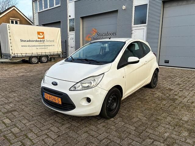 Wit Occasion 2011 Ford Ka Hatchback | € 2.280 (Goede deal) - Afbeelding 1/4