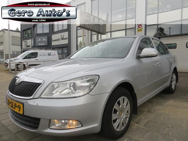 Grijs Gebruikt 2011 Skoda Octavia Ambition Hatchback | € 5.750 (Eerlijke prijs) - Afbeelding 1/4