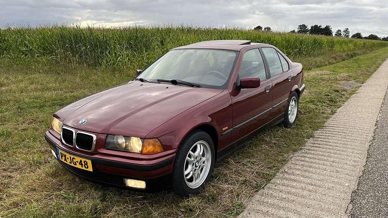 Rood Gebruikt 1997 BMW 320 Sedan | € 7.950 - Afbeelding 1/4