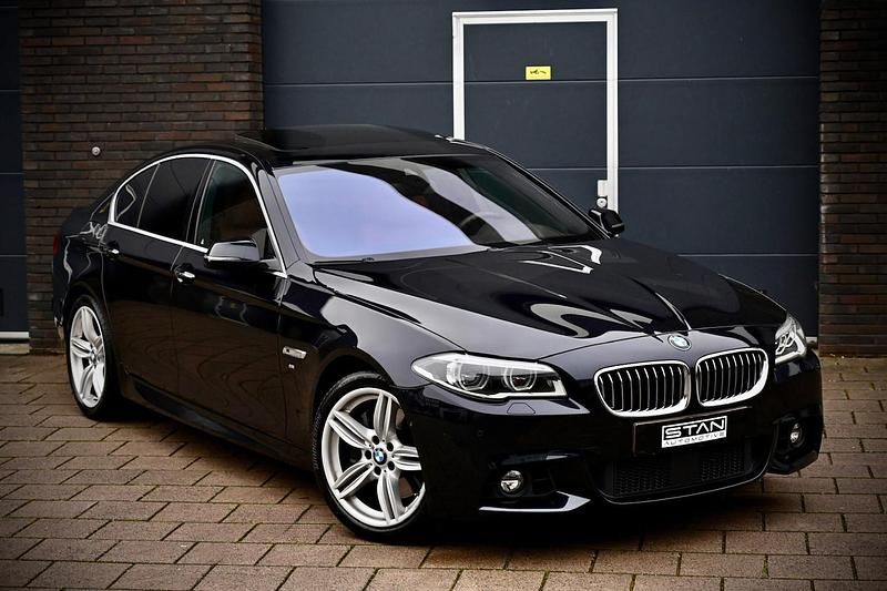 Zwart (metallic) Gebruikt 2014 BMW 535 M Sport Sedan | € 21.950 - Afbeelding 1/4