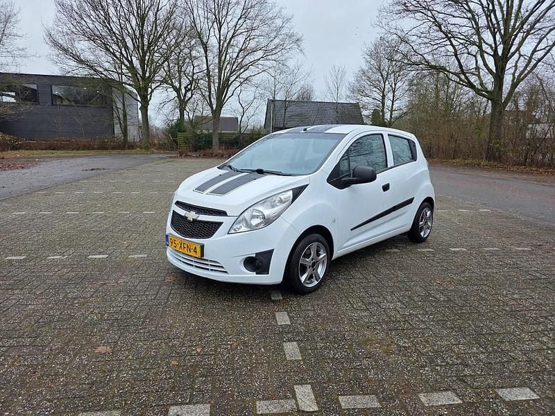 Wit (parellak) Occasion 2012 Chevrolet Spark LS Hatchback | € 2.499 (Eerlijke prijs) - Afbeelding 1/4
