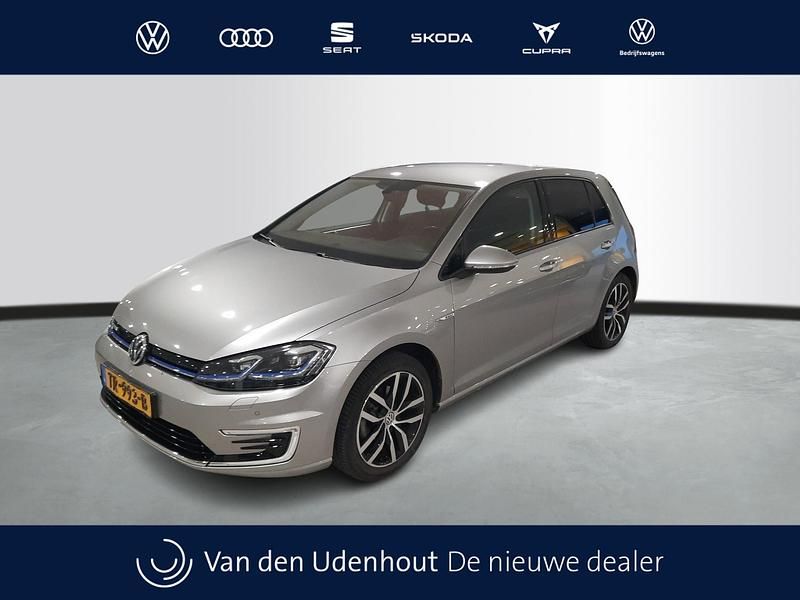 Tungsten silver metallic Gebruikt 2018 VW e-Golf Hatchback | € 11.940 (Eerlijke prijs) - Afbeelding 1/4
