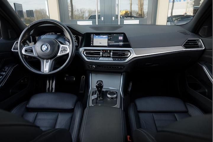 Occasion BMW 330e Executive 184 PK (135 kW) 2022 Grijs Sedan