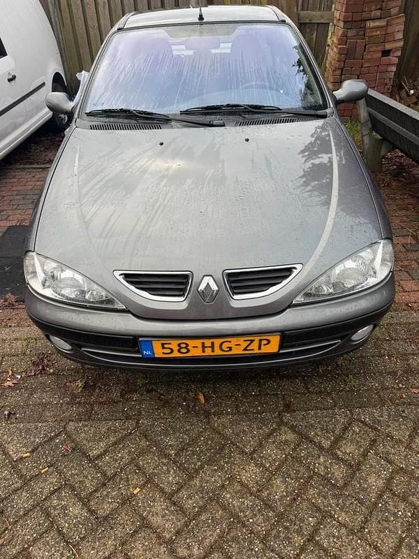 Occasion 2001 Renault Mégane | € 1.450 (Eerlijke prijs) - Afbeelding 1/4