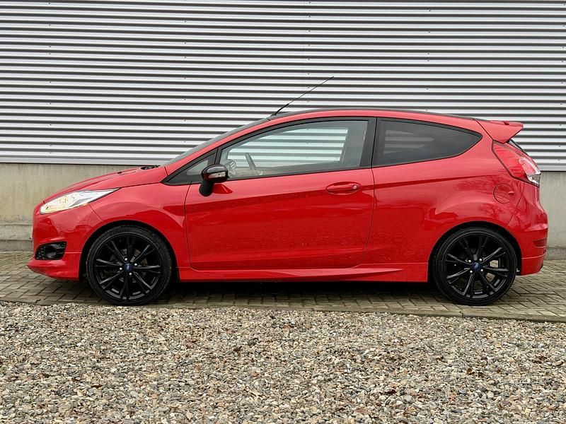 Occasion Ford Fiesta 142 PK (104 kW) 2014 Rood Hatchback