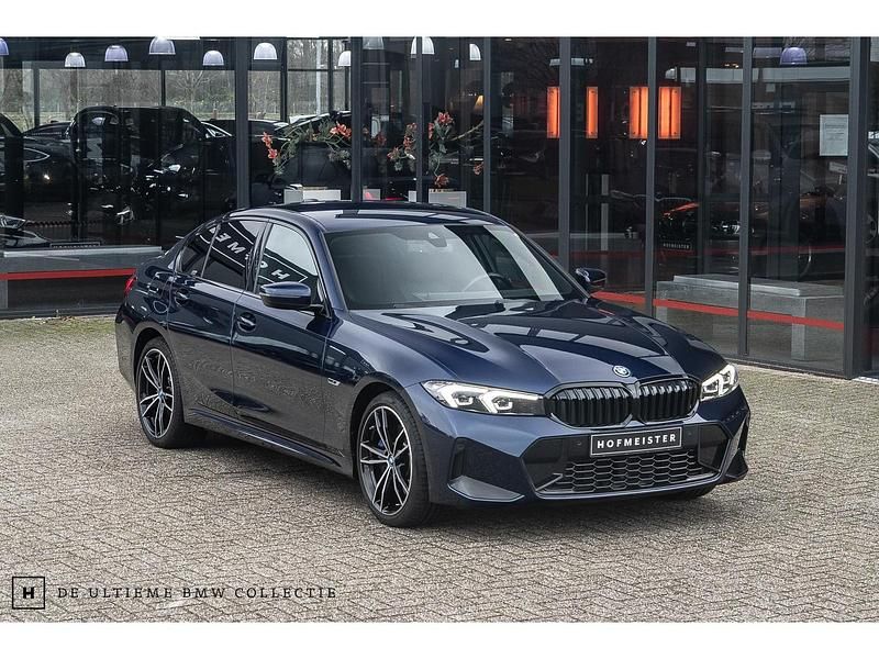 Blauw Gebruikt 2024 BMW 320 M Sport Sedan | € 39.950 (Eerlijke prijs) - Afbeelding 1/4