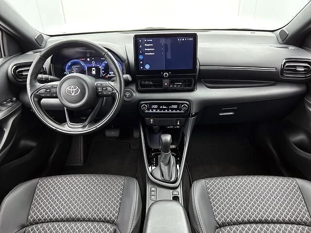 Occasion Toyota Yaris Executive 131 PK (96 kW) 2024 Groen metallic Hatchback