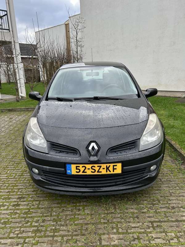 Zwart Gebruikt 2006 Renault Clio II Luxe Hatchback | € 2.000 (Eerlijke prijs) - Afbeelding 1/4