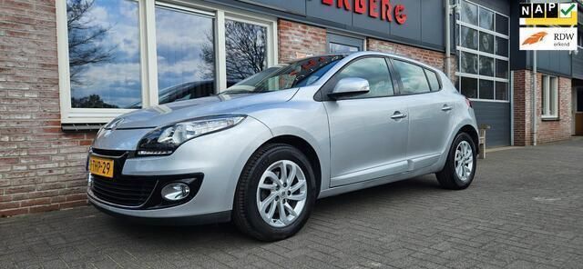 Grijs, metallic lak Gebruikt 2014 Renault Mégane III Collection Hatchback | € 5.750 (Eerlijke prijs) - Afbeelding 1/4