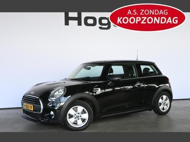 Zwart, metallic lak Gebruikt 2014 Mini ONE Business Hatchback | € 7.440 (Eerlijke prijs) - Afbeelding 1/4