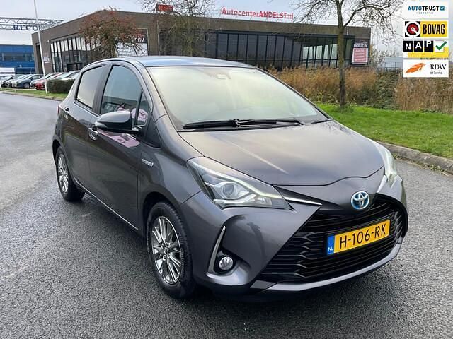 Grijs Occasion 2020 Toyota Yaris Hatchback | € 14.950 (Goede deal) - Afbeelding 1/4