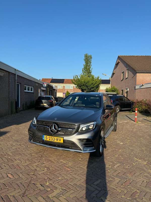 Grijs Gebruikt 2017 Mercedes GLC43 AMG AMG SUV | € 37.950 (Eerlijke prijs) - Afbeelding 1/4