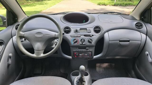 Occasion Toyota Yaris Terra 68 PK (50 kW) 2000 Geel Hatchback