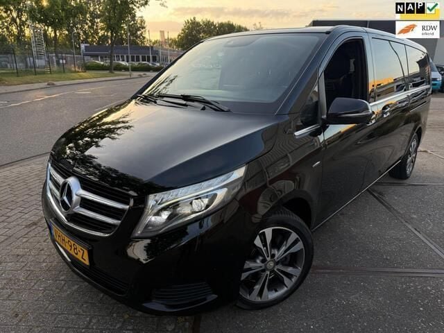 Zwart Gebruikt 2017 Mercedes V250 MPV | € 28.440 (Eerlijke prijs) - Afbeelding 1/4