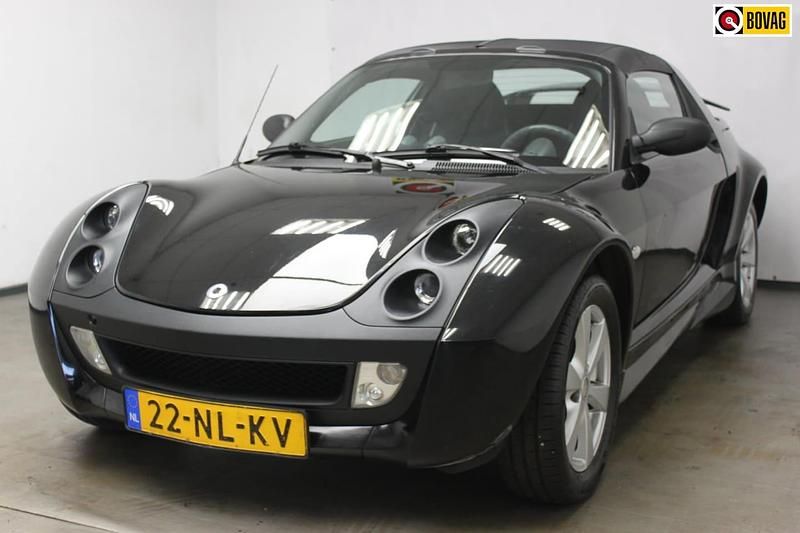 Zwart Gebruikt 2004 Smart Roadster Cabriolet | € 3.995 (Eerlijke prijs) - Afbeelding 1/4