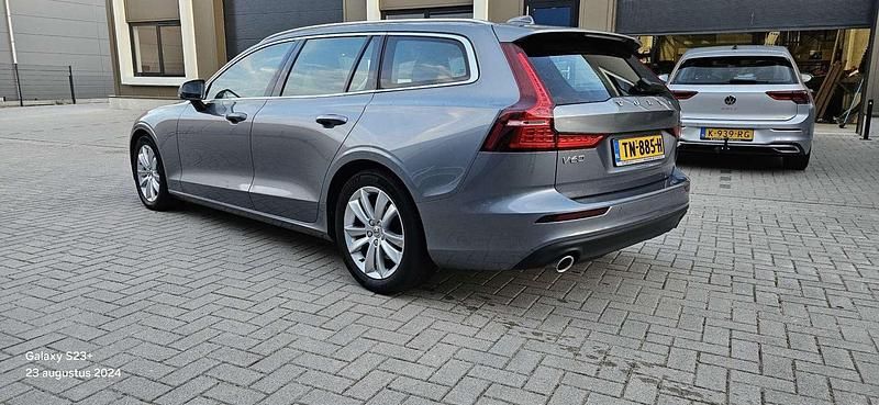 Grijs Gebruikt 2018 Volvo V60 Momentum Stationwagen | € 16.000 (Duur) - Afbeelding 1/4