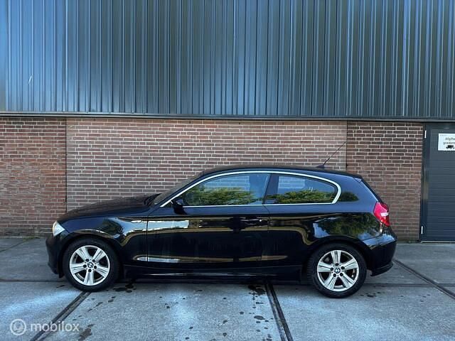 Occasion BMW 116 122 PK (89 kW) 2008 Zwart, metallic lak Hatchback